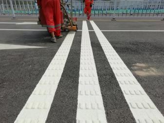 道路交通標(biāo)識與路面工程 保障交通安全的關(guān)鍵要素